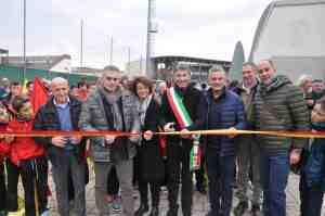 Roberto Baggio con il Sindaco di Caldogno Marcello Vezzaro, il consigleire regionale Costantino Toniolo e altri amministratori locali e dirigenti della USD Calcio Calidonense.