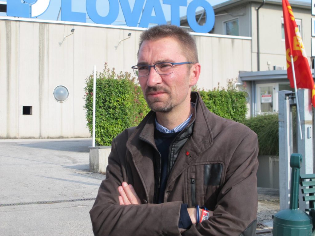 il segretario generale della Cgil del Veneto Christian Ferrari qui all'esterno della Lovato Gas
