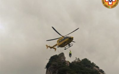 Sbatte la testa dentro a una delle 52 gallerie e perde tanto sangue: salvato!