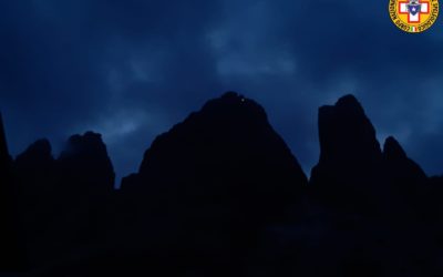 Intervento notturno del soccorso alpino sulle Tre Cime di Lavaredo in aiuto a scalatori [FOTO]