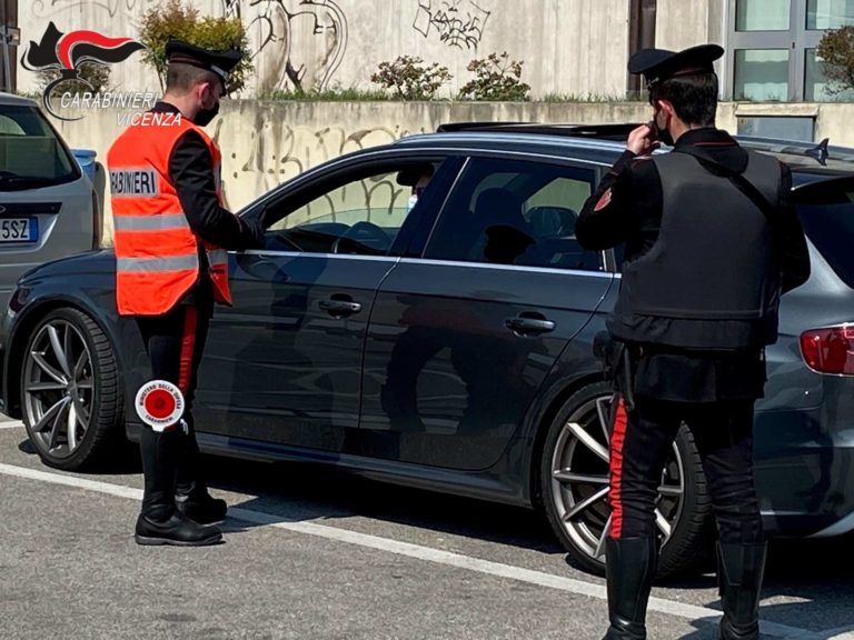 Arrestato spacciatore che si faceva scudo con moglie e figlio: sequestrati 300 grammi di cocaina
