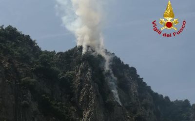 Incendio di bosco a Rocca Pendice sugli Euganei