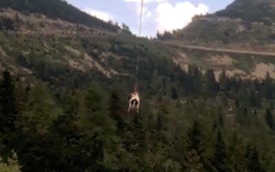 I Vigili del Fuoco fanno volare una mucca ad Arsiero [VIDEO]
