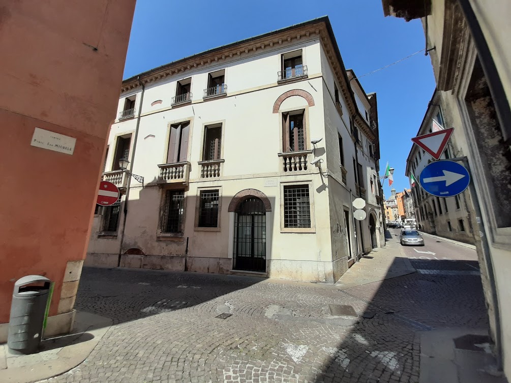 contrà San Paolo a Vicenza, incrocio con contrà Ponte San Michele e contrà Gazzolle