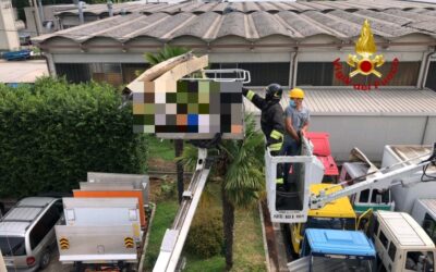 Operaio colpito da 20mila volt a 10 metri d’altezza