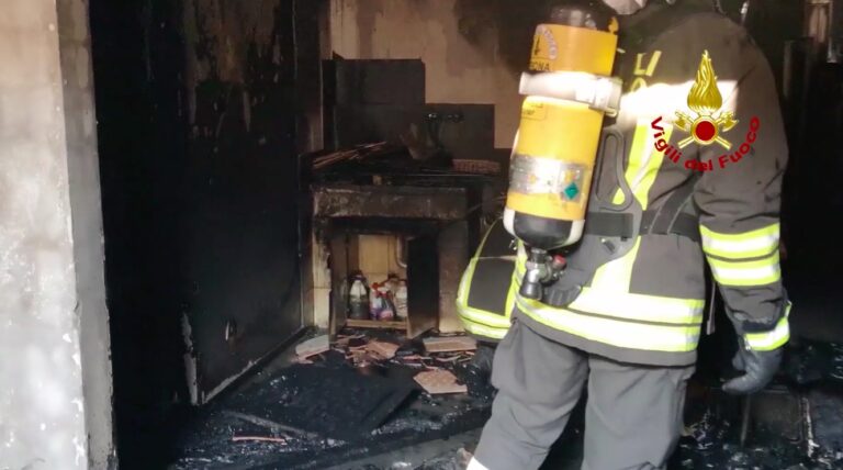 Esplosione in appartamento a Veronetta: due feriti e casa evacuata [VIDEO]