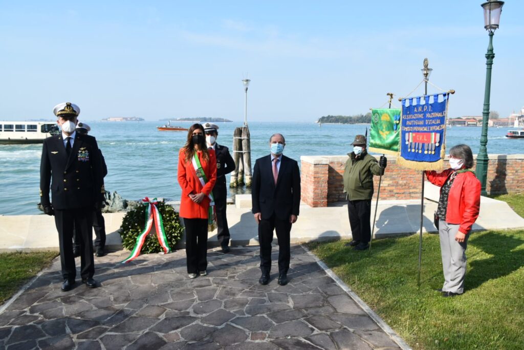 25 aprile 2021 monumento partigiana a Venezia