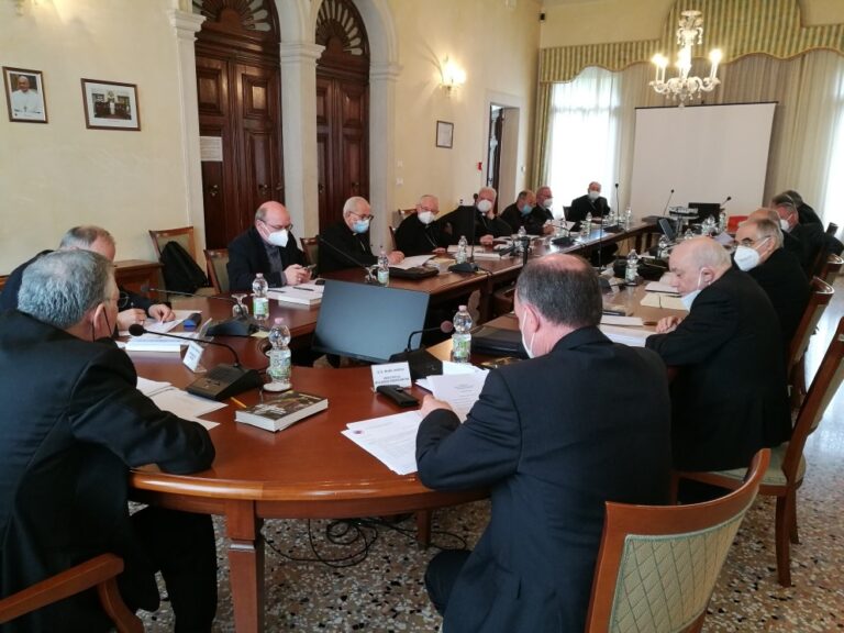 Vescovi Nordest: Chiesa, fede, adolescenti e giovani in tempo di pandemia