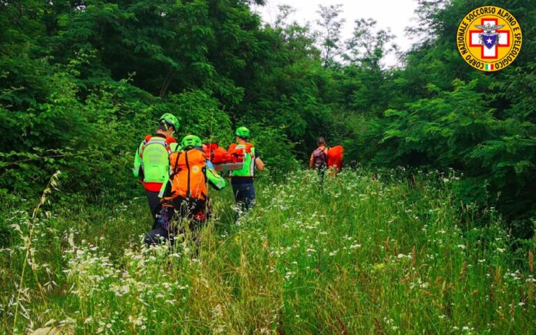 Cade con la MTB e batte la testa: soccorsa sugli Euganei vicino ad Arquà Petrarca