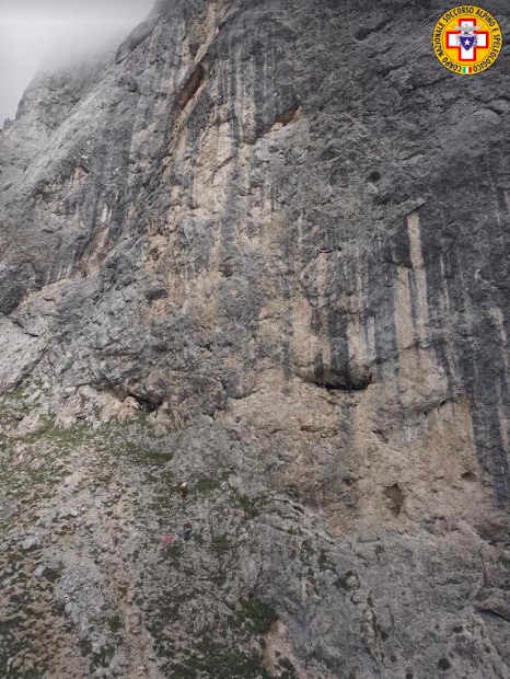 Volo di 20 metri sulla Marmolada: imbarellato in parete